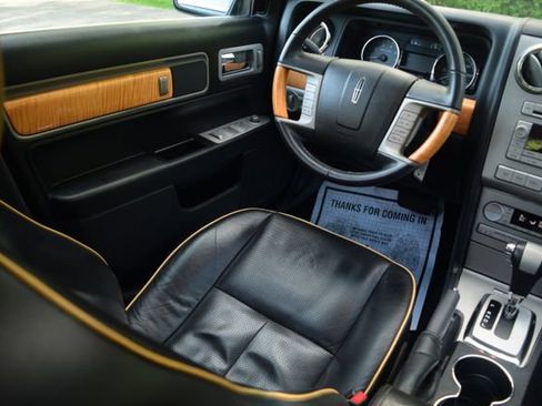 Used 2009 Lincoln MKZ FWD image 2