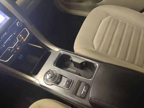 Used 2019 Ford Fusion SE FWD image 26