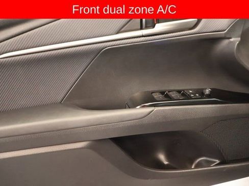 Used 2025 Toyota Camry SE image 12