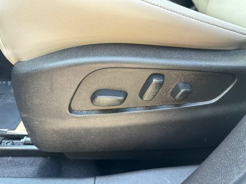 Used 2023 Cadillac XT4 Luxury w/ LPO, Onyx Lite Package AWD/4WD image 29