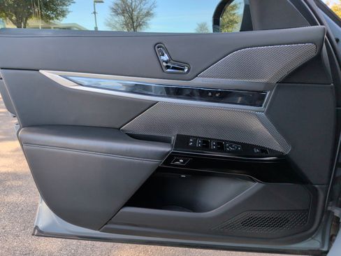 Certified 2023 BMW 740i 740i w/ Executive Package image 29