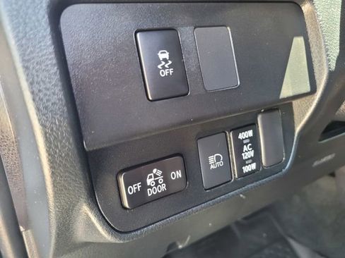 Used 2020 Toyota Tacoma TRD Off-Road w/ TRD Premium Off Road Package AWD/4WD image 17