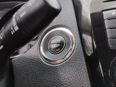 Used 2018 Nissan Rogue SL AWD/4WD image 28