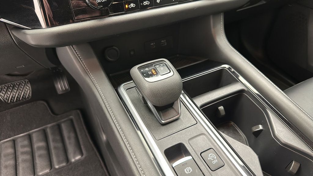 Used 2024 Nissan Pathfinder SL AWD/4WD image 18