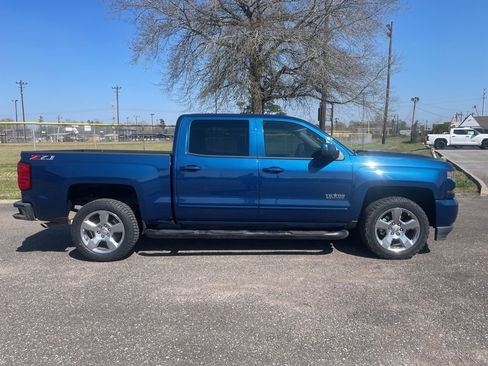 Used 2018 Chevrolet Silverado 1500 LT w/ Texas Edition image 14