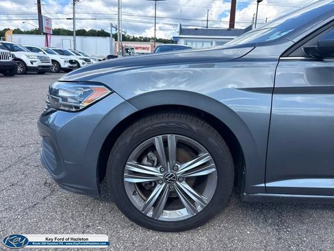 Used 2024 Volkswagen Jetta SE FWD image 4