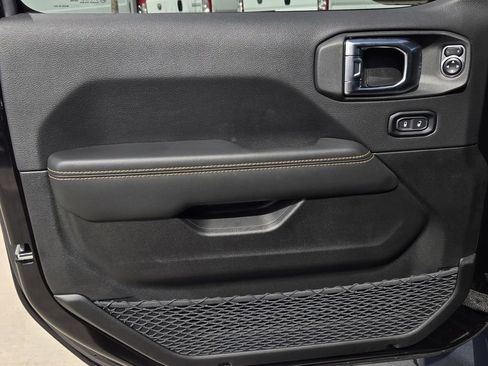 New 2025 Jeep Gladiator Sport image 17