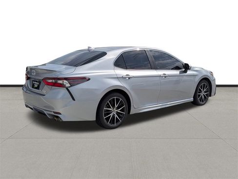 Used 2021 Toyota Camry SE image 5