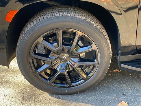 Used 2023 Chevrolet Suburban RST w/ Sport Performance Package image 6