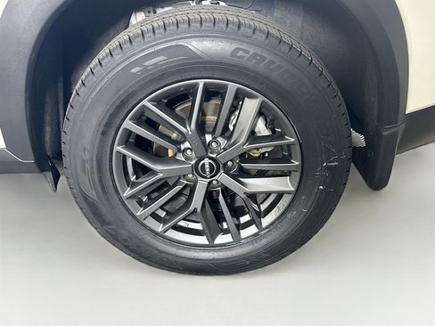 Used 2023 Nissan Rogue S image 11