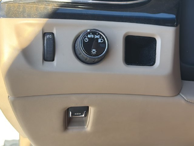 Used 2019 Cadillac Escalade Platinum RWD image 33