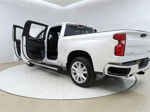 Used 2022 Chevrolet Silverado 1500 High Country w/ Technology Package image 11