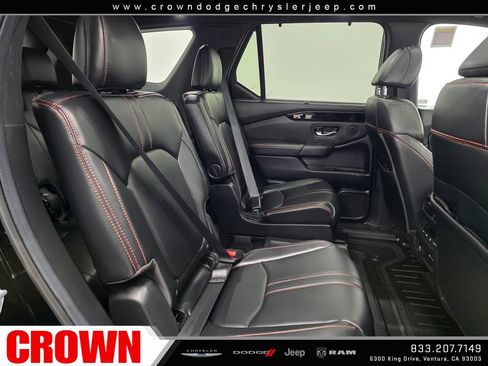 Used 2025 Honda Pilot TrailSport image 14