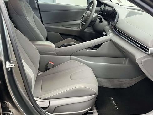Used 2024 Hyundai Elantra SEL FWD image 25