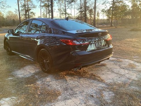 Used 2025 Toyota Camry SE image 3