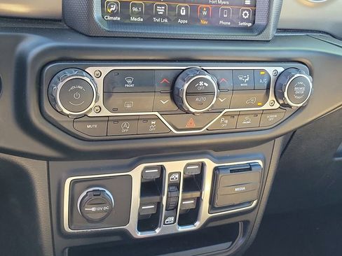 Used 2021 Jeep Wrangler Unlimited Sport AWD/4WD image 28
