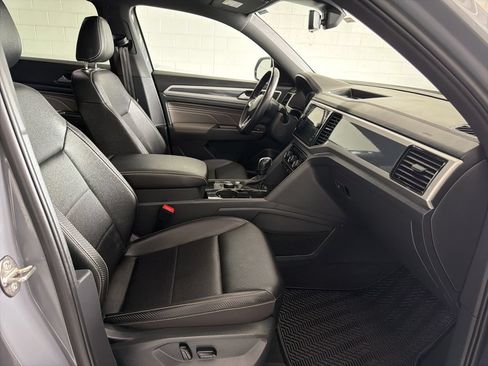 Certified 2023 Volkswagen Atlas Cross Sport SEL R-Line AWD/4WD image 42