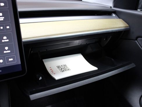 Used 2022 Tesla Model Y Long Range image 29