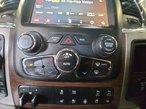Used 2018 RAM 1500 Laramie w/ Convenience Group AWD/4WD image 17