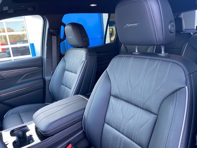 Used 2026 Buick Enclave Avenir AWD/4WD image 17
