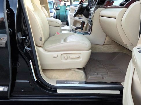 Used 2011 Lexus LX 570 4WD image 45