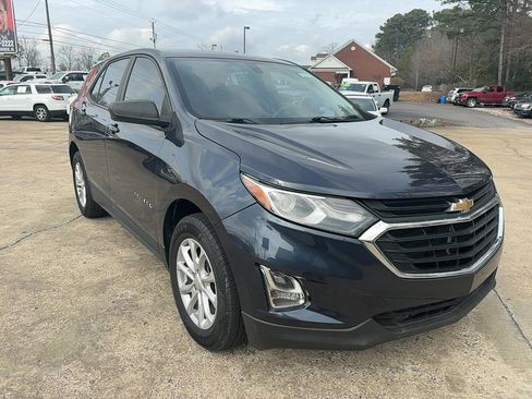 Used 2019 Chevrolet Equinox LS image 3