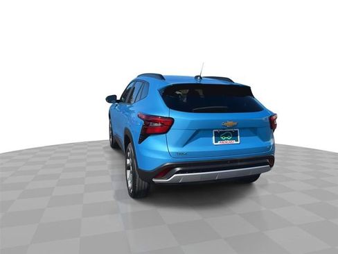 Used 2025 Chevrolet Trax LT w/ Driver Confidence Package image 7