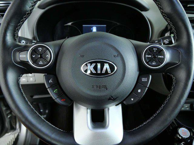 Used 2017 Kia Soul + w/ Primo Package FWD image 17
