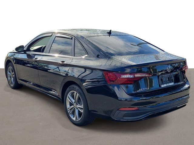 Certified 2023 Volkswagen Jetta SE w/ Panoramic Sunroof Package FWD image 3