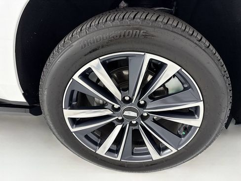 Used 2025 Cadillac Escalade Sport w/ LPO, Floor Liner Package AWD/4WD image 32
