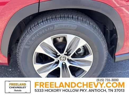 Used 2020 Toyota Highlander XLE FWD image 11