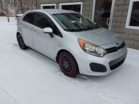 Used 2012 Kia Rio LX w/ PWR Pkg image 2