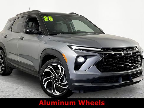 Used 2025 Chevrolet TrailBlazer RS w/ Driver Confidence Package FWD image 3