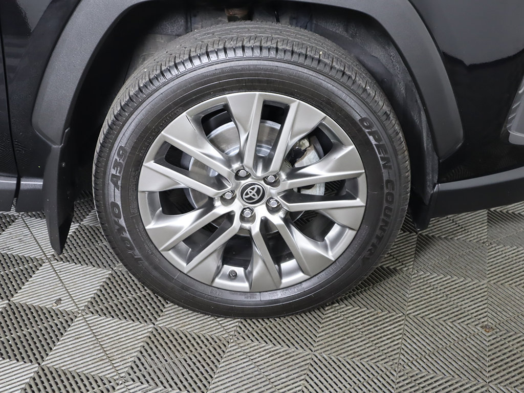 Used 2021 Toyota RAV4 XLE Premium AWD/4WD image 23