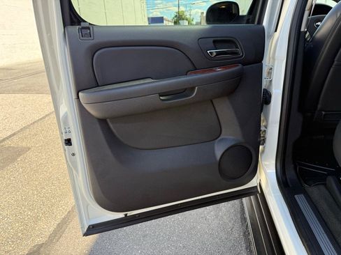 Used 2011 Chevrolet Avalanche LTZ AWD/4WD image 57