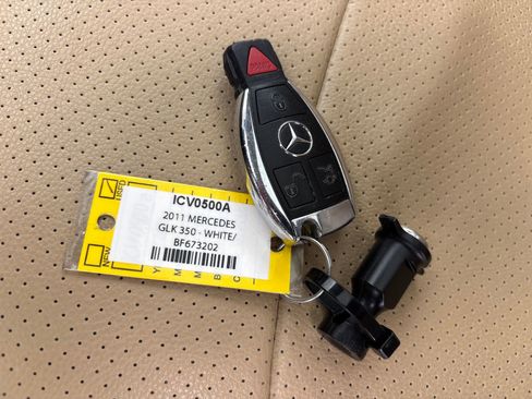 Used 2011 Mercedes-Benz GLK 350 4MATIC image 29