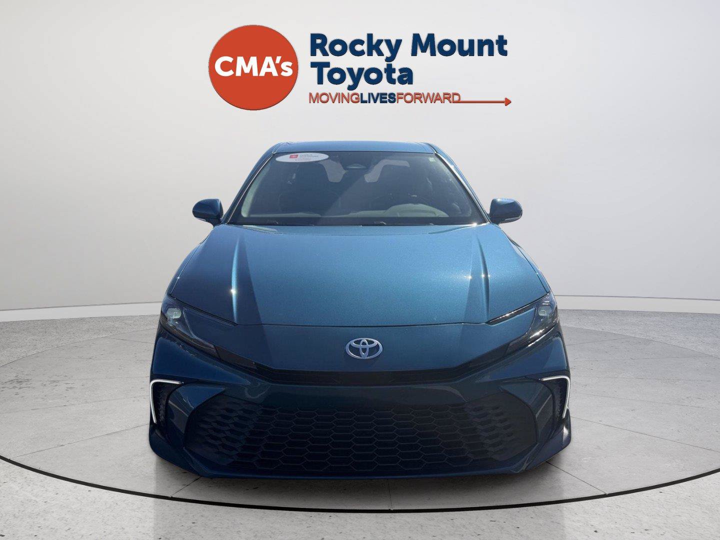 Used 2025 Toyota Camry SE w/ Convenience Package FWD image 2