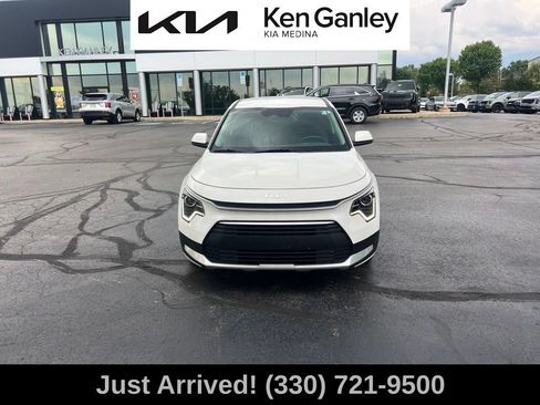 Certified 2025 Kia Niro LX FWD image 2
