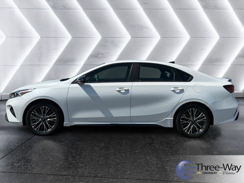 Used 2023 Kia Forte GT-Line FWD image 2