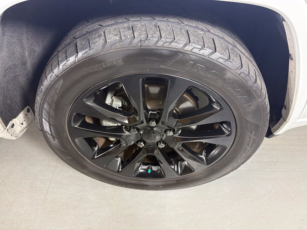 Used 2019 Jeep Grand Cherokee Altitude AWD/4WD image 10