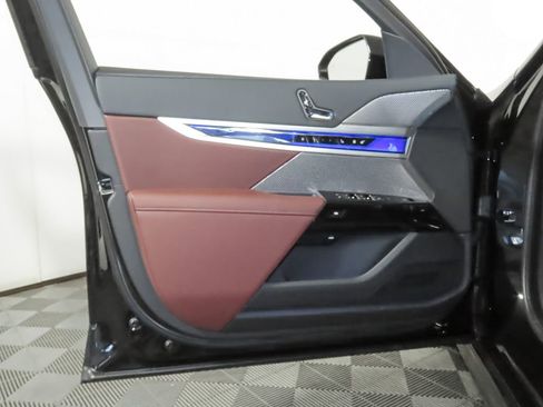 New 2025 BMW 750e xDrive image 9