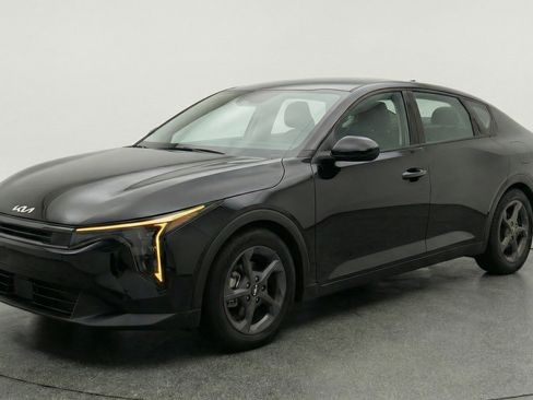 Used 2025 Kia K4 FWD image 3