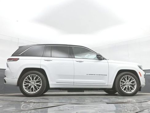 Used 2022 Jeep Grand Cherokee Summit w/ Advanced Protech Group IV AWD/4WD image 34