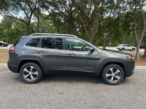 Used 2019 Jeep Cherokee Limited AWD/4WD image 5