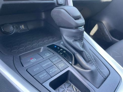 Used 2024 Toyota RAV4 XLE AWD/4WD image 6