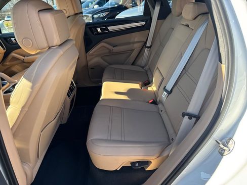 Used 2023 Porsche Cayenne Platinum Edition image 20