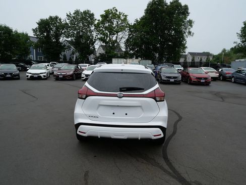 Used 2023 Nissan Kicks S FWD image 4