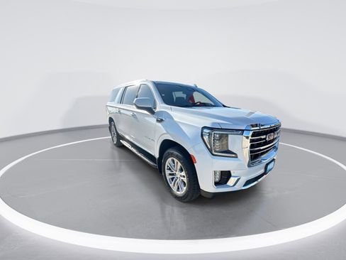 Used 2023 GMC Yukon XL SLT AWD/4WD image 2