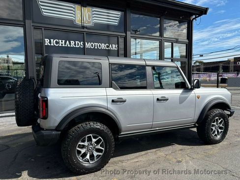 Used 2024 Ford Bronco Badlands image 3