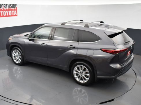 Used 2022 Toyota Highlander Limited image 28